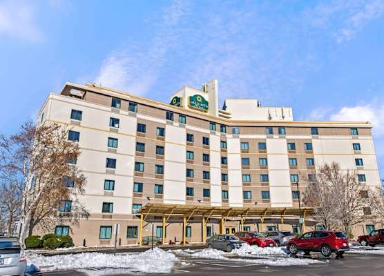 La Quinta Inn & Suites by Wyndham Boston Somerville 1