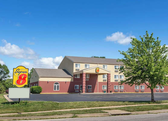 Super 8 by Wyndham Ottawa 1