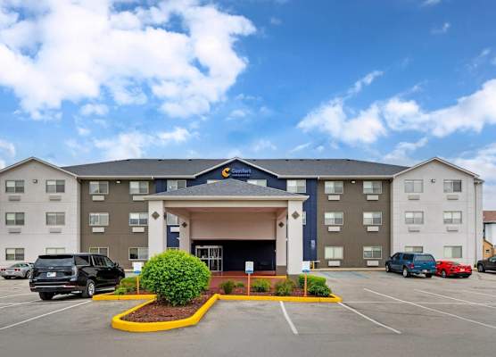 Comfort Inn & Suites North Greenfield 1