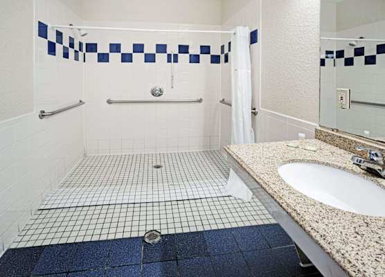 Super 8 by Wyndham Houston Hobby Airport South 1