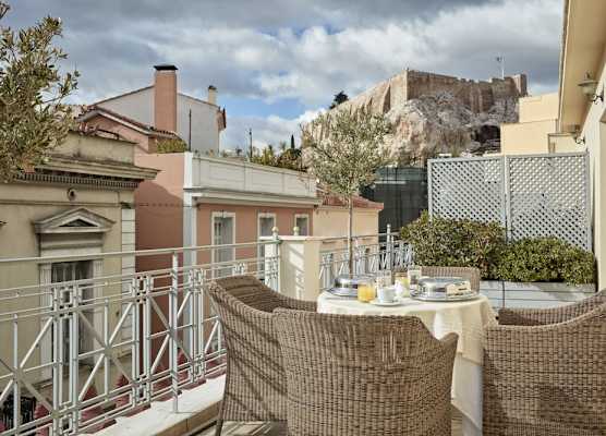 Ava Hotel and Suites 1