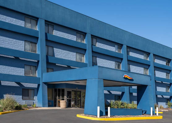 Days Inn by Wyndham Davenport 1