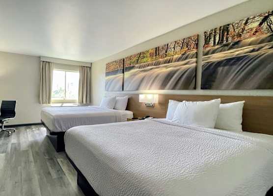 Days Inn by Wyndham Columbus IN 1
