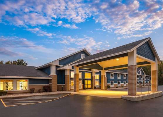 AmericInn by Wyndham Douglas/Saugatuck 1