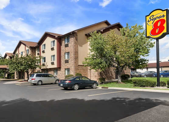 Super 8 by Wyndham East Peoria 1