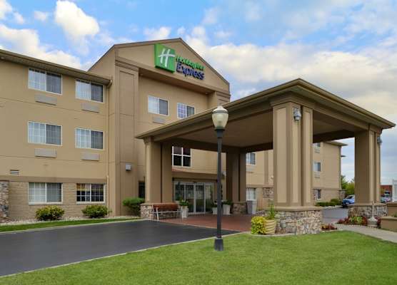 Holiday Inn Express & Suites ST. JOSEPH LAKEFRONT by IHG 1