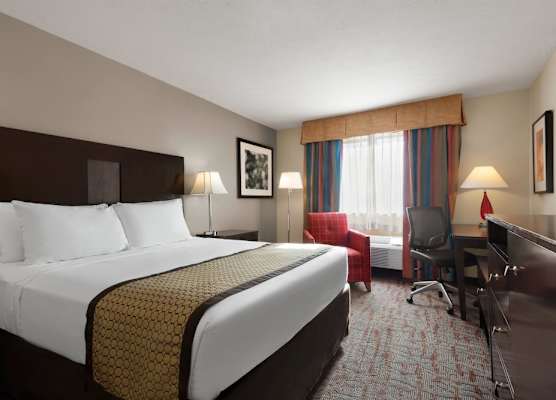 Baymont by Wyndham Belleville Airport Area Free Airport Shuttle 1