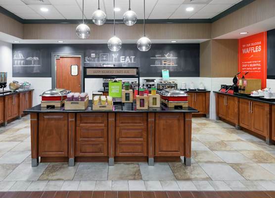 Hampton Inn & Suites Orlando Airport @ Gateway Village, FL 1