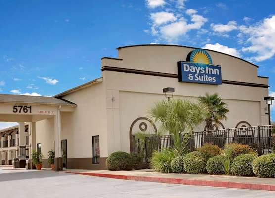 Days Inn & Suites by Wyndham Opelousas 1