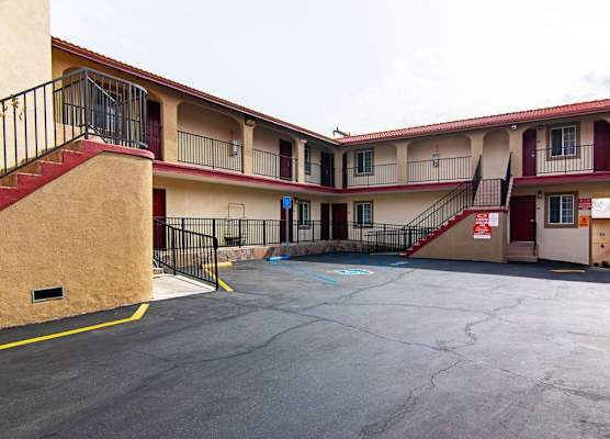 Econo Lodge Long Beach I-405 1