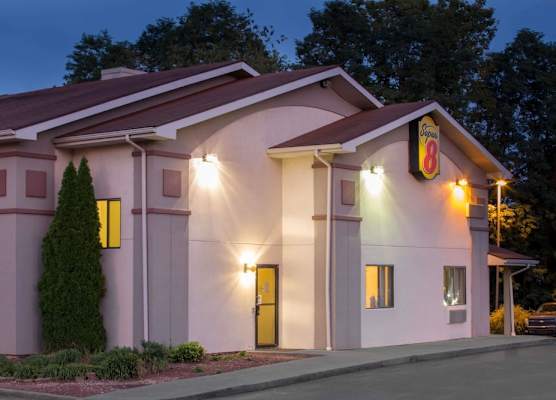 Super 8 by Wyndham Lewisburg 1