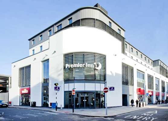 Premier Inn Cheltenham Town Centre 1