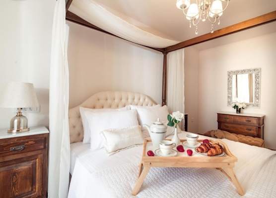 Maison Downtown Luxury Apartments! 1