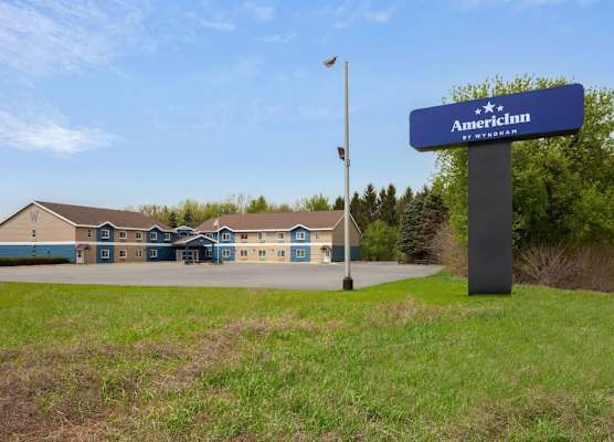 AmericInn by Wyndham Lake Mills 1