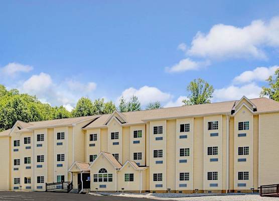 Microtel Inn & Suites by Wyndham Bryson City 1