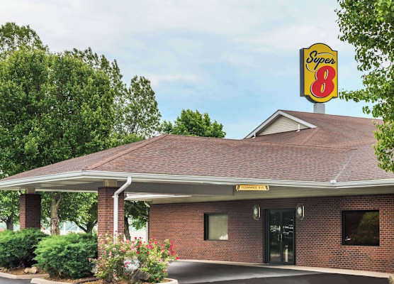 Super 8 by Wyndham O'Fallon 1