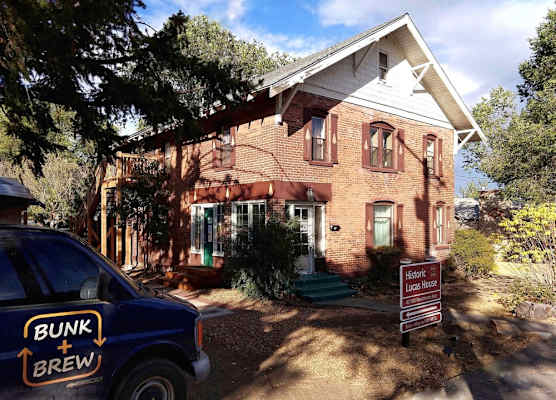 Bunk & Brew Historic Lucas House - Hostel 1