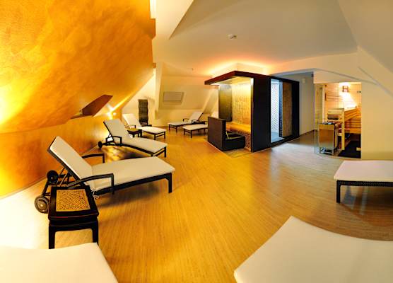 V8 Hotel Classic Motorworld Region Stuttgart 1