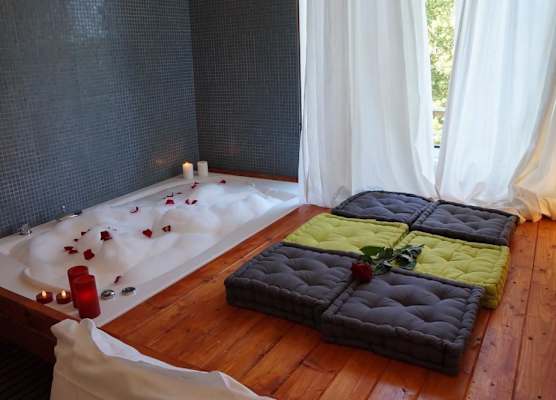 Jacuzzi Rooms 1