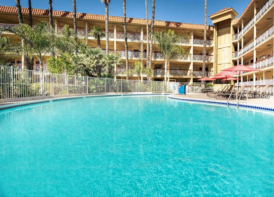 Ramada by Wyndham Burbank Airport 1