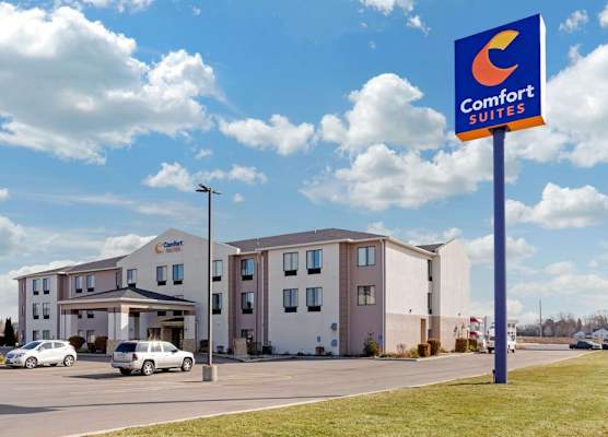 Comfort Suites South Haven near I-96 1
