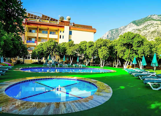 CASTLE PARK HOTEL 1