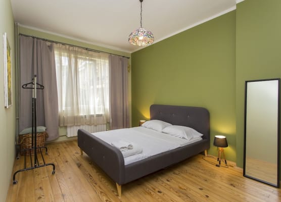 Colorful 2BDR Apartment in the City Center 1