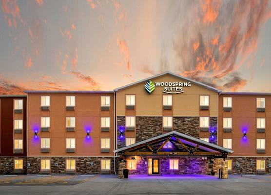 WoodSpring Suites Davenport Quad Cities 1