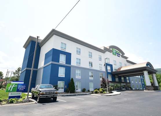 Holiday Inn Express & Suites CARYVILLE by IHG 1