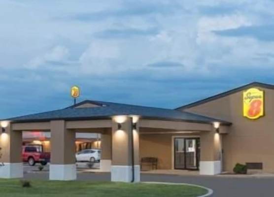 Super 8 by Wyndham Charleston Sikeston East MO 1