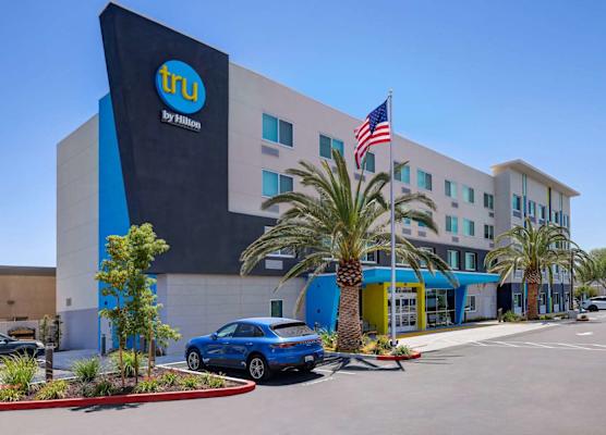 Tru By Hilton Lathrop 1