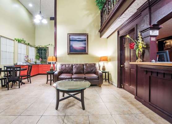 Howard Johnson by Wyndham San Marcos 1