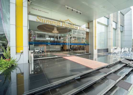 Summit Pavilion Hotel 1