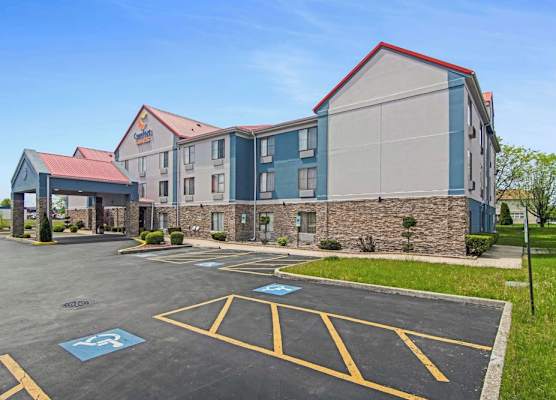 Comfort Suites near I-80 and I-94 1