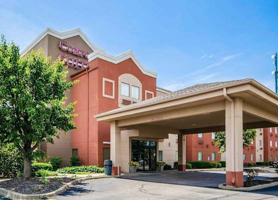 Comfort Suites Louisville East 1