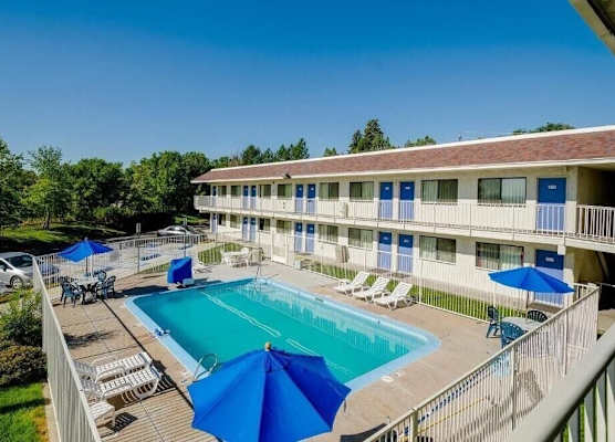 Motel 6 Thornton 1