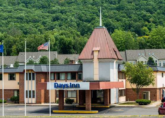 Days Inn by Wyndham Berlin Meriden 1