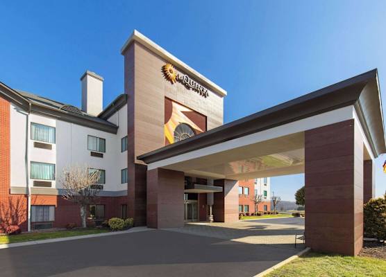 La Quinta by Wyndham Loudon 1