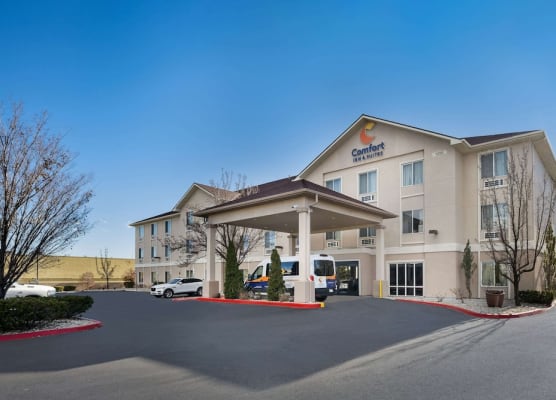 Comfort Inn & Suites Airport Convention Center 1