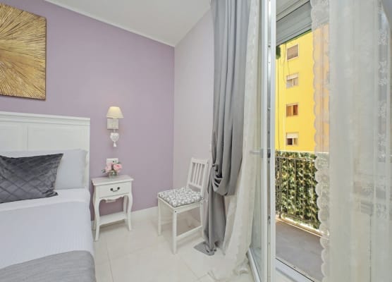 Roman Holiday Charming 1