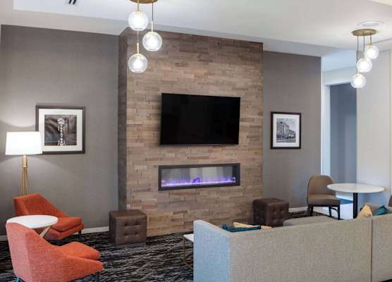La Quinta Inn & Suites by Wyndham Centralia 1