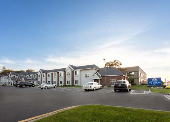 Americas Best Value Inn & Suites Racine 1