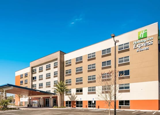 Holiday Inn Express & Suites JACKSONVILLE - TOWN CENTER by IHG 1