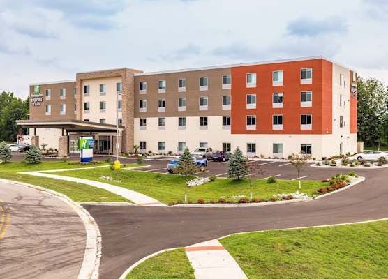 Holiday Inn Express & Suites ELKHART NORTH by IHG 1