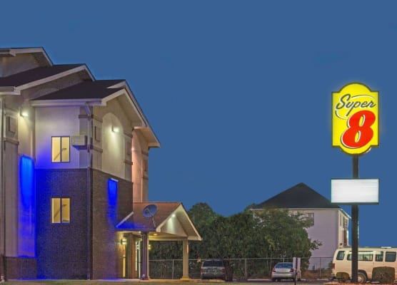 Super 8 by Wyndham New Castle 1