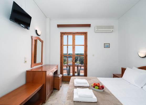 Koukounaries Beach Hotel 1