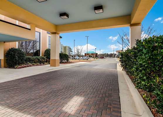 Clarion Pointe New Bern 1