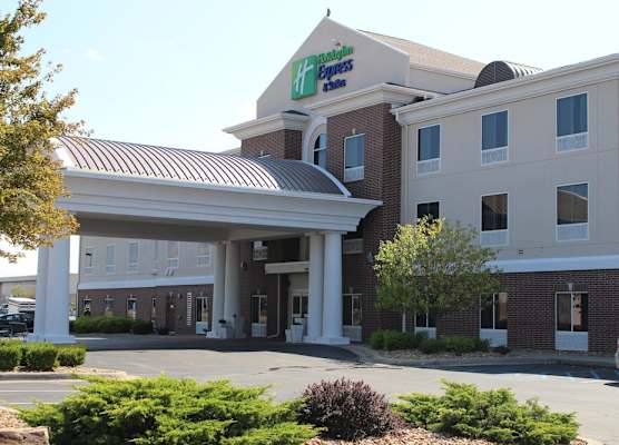 Holiday Inn Express & Suites SEDALIA by IHG 1