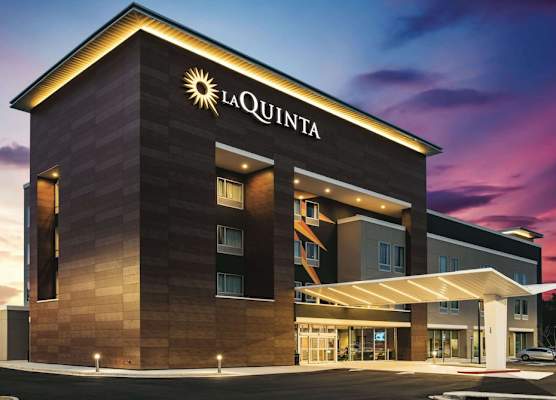 La Quinta Inn & Suites by Wyndham Atlanta South - McDonough 1