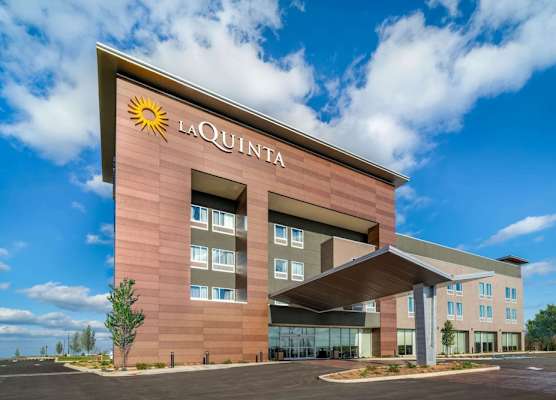 La Quinta Inn & Suites by Wyndham Louisville NE - Old Henry Rd 1